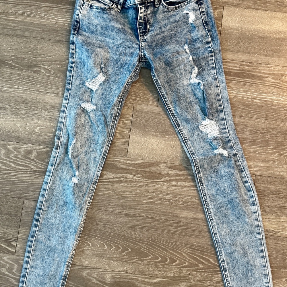 Stylish Blue Distressed Women's Jeans Acid Wash
